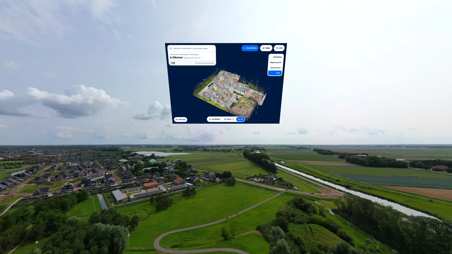Onze 3D-viewer hangt als webpagina in het dronebeeld van de tour.